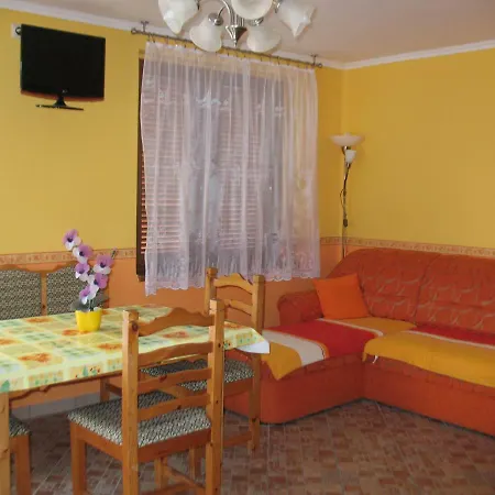 Panoramas Hegyi Nyaralo Lesencefalu